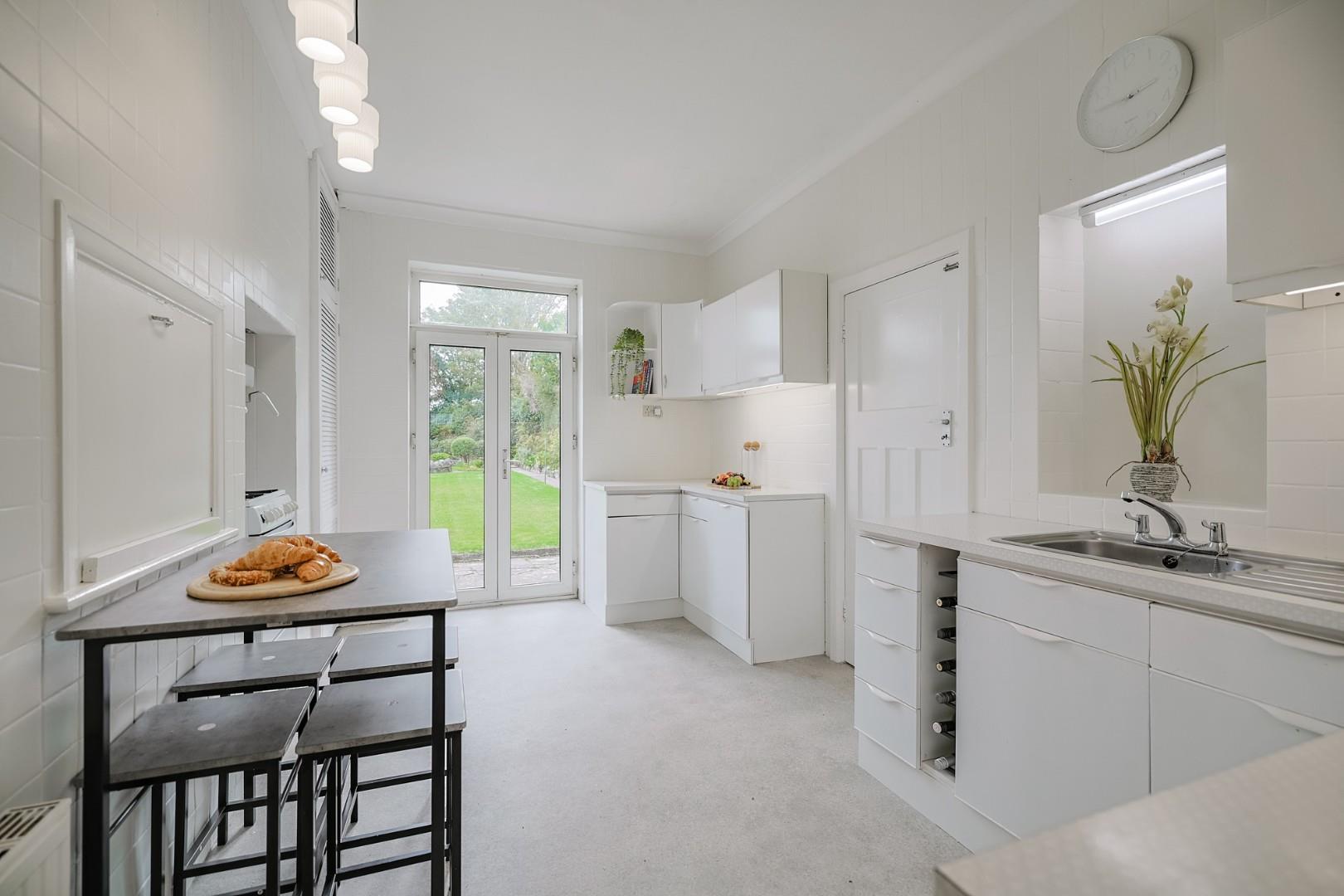 West Cross Lane, West Cross, Mumbles, Swansea, SA3 5LU